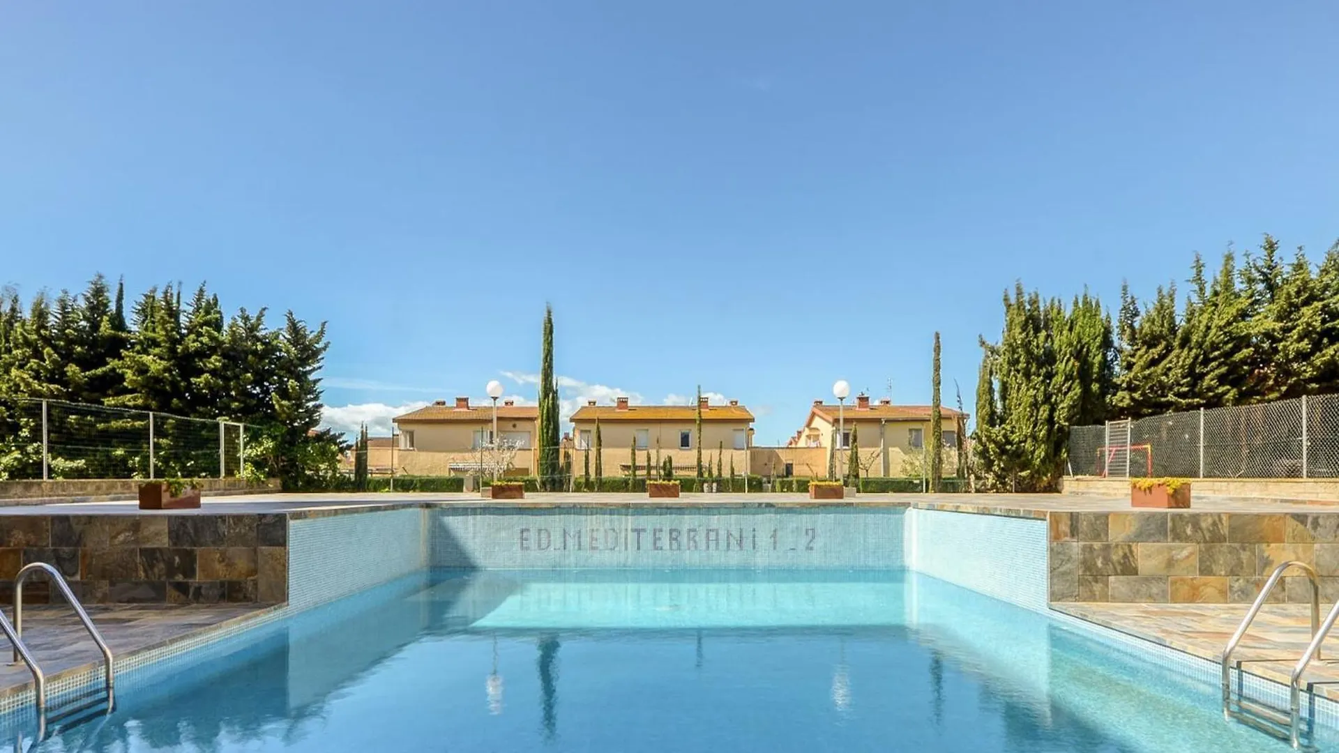 Apartment In Roses With Swimming Pool