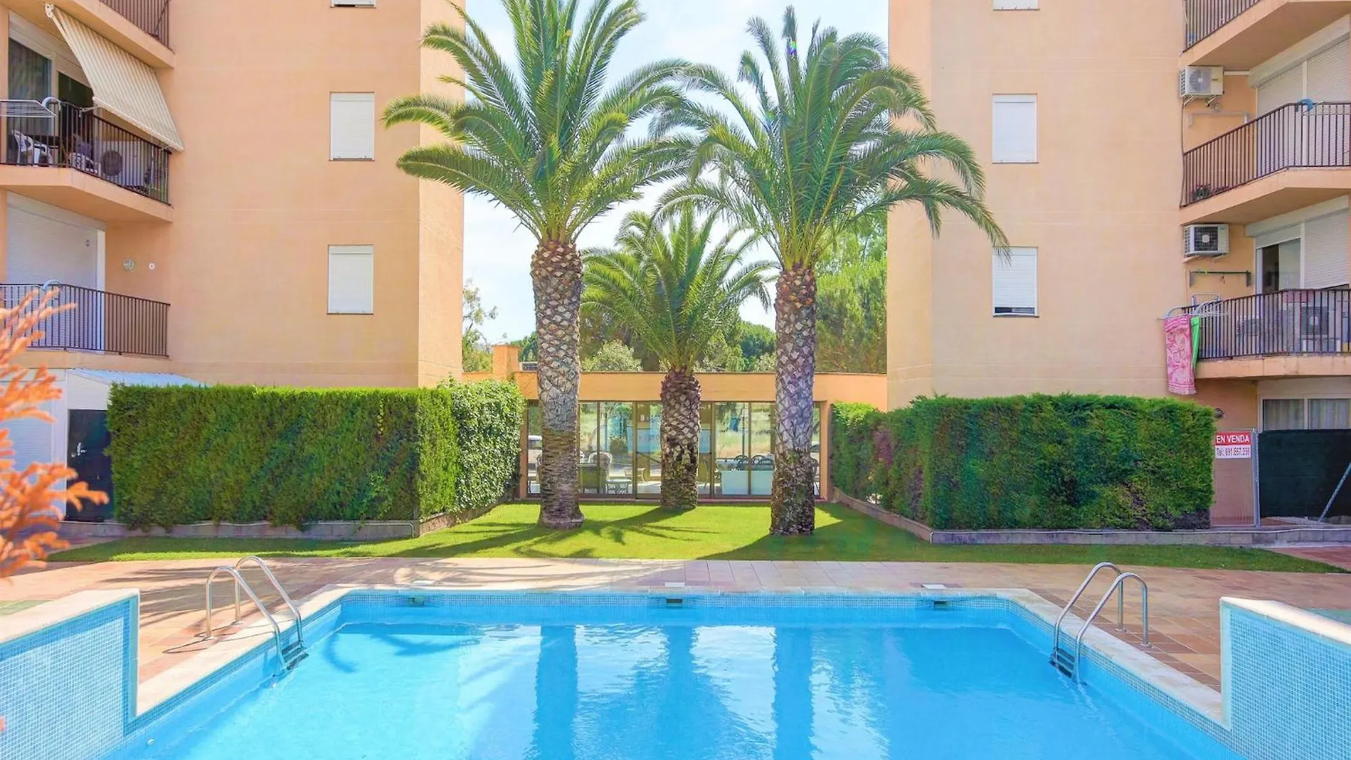 Apartment In Roses With Swimming Pool