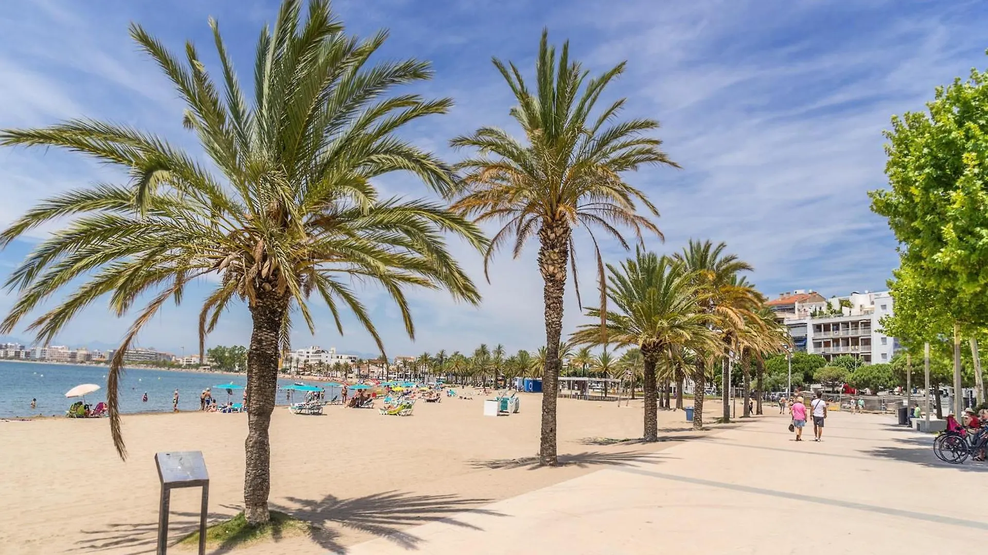Apartment In Roses With Swimming Pool Spanien