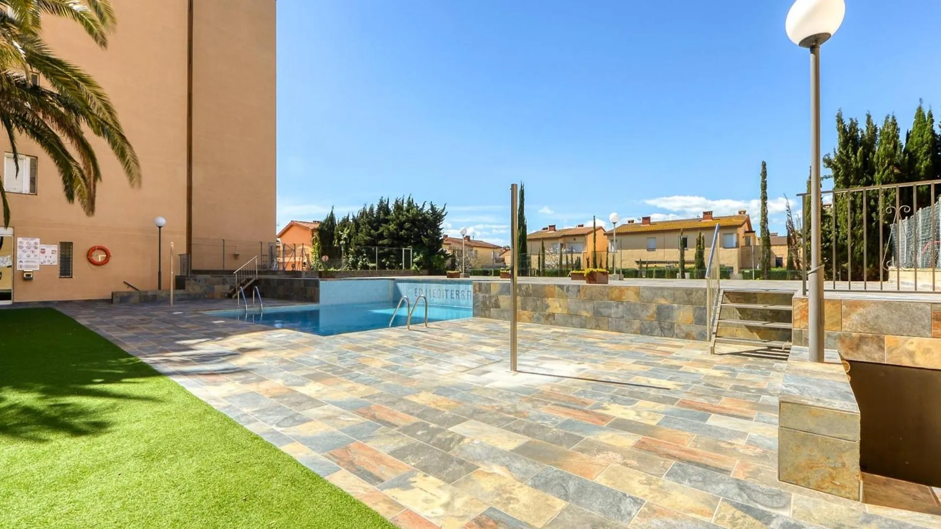 Apartment In Roses With Swimming Pool