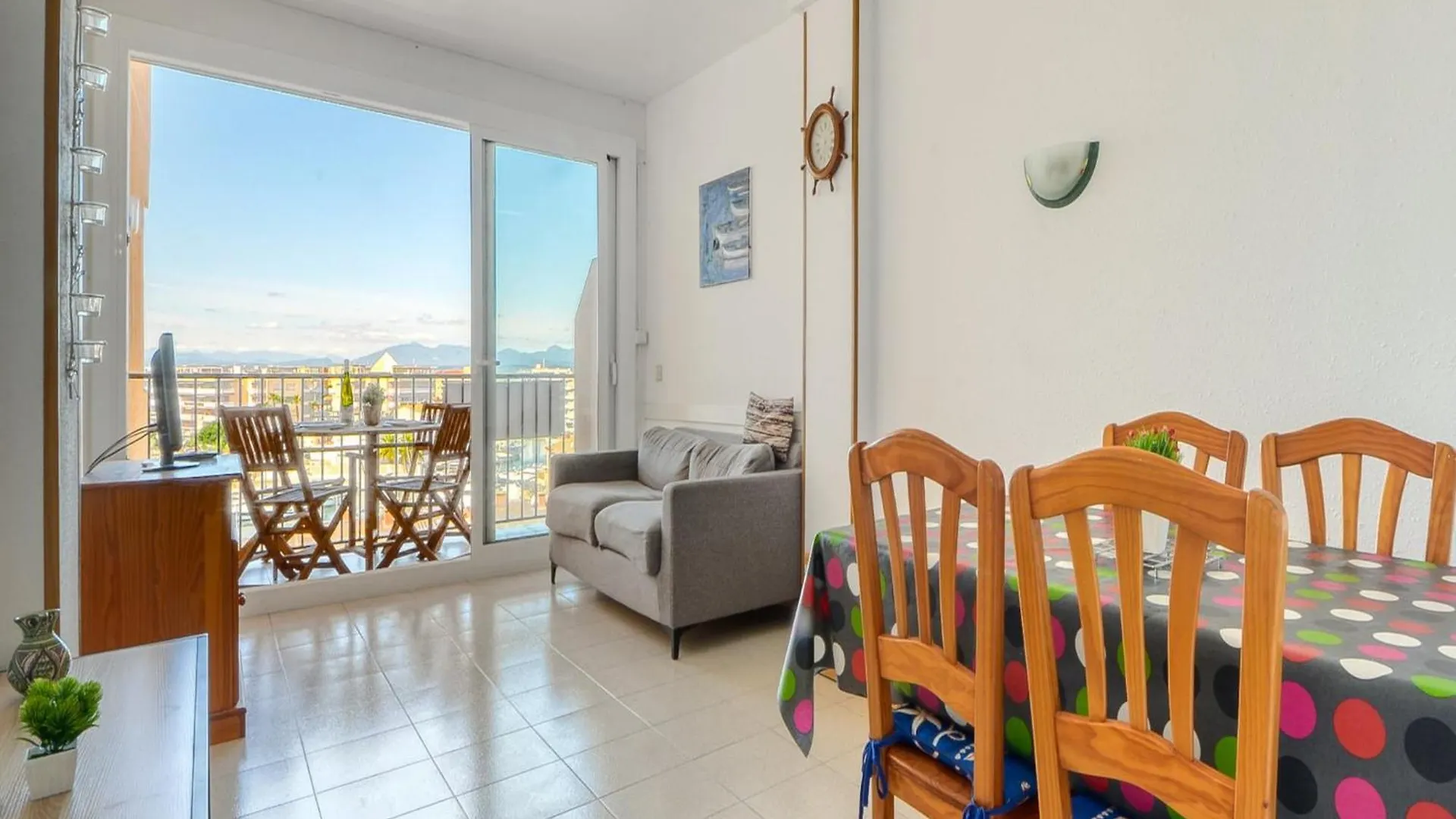 Apartment In Roses With Swimming Pool