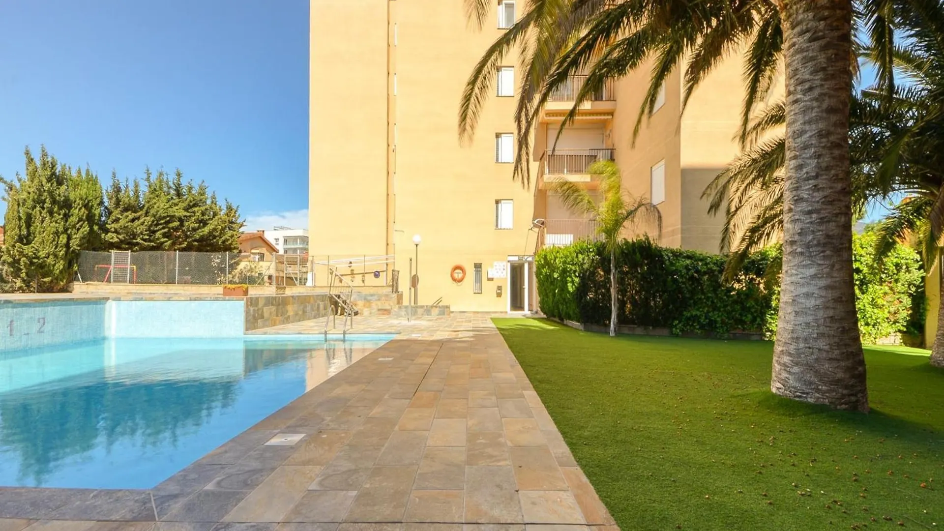 Apartment In Roses With Swimming Pool
